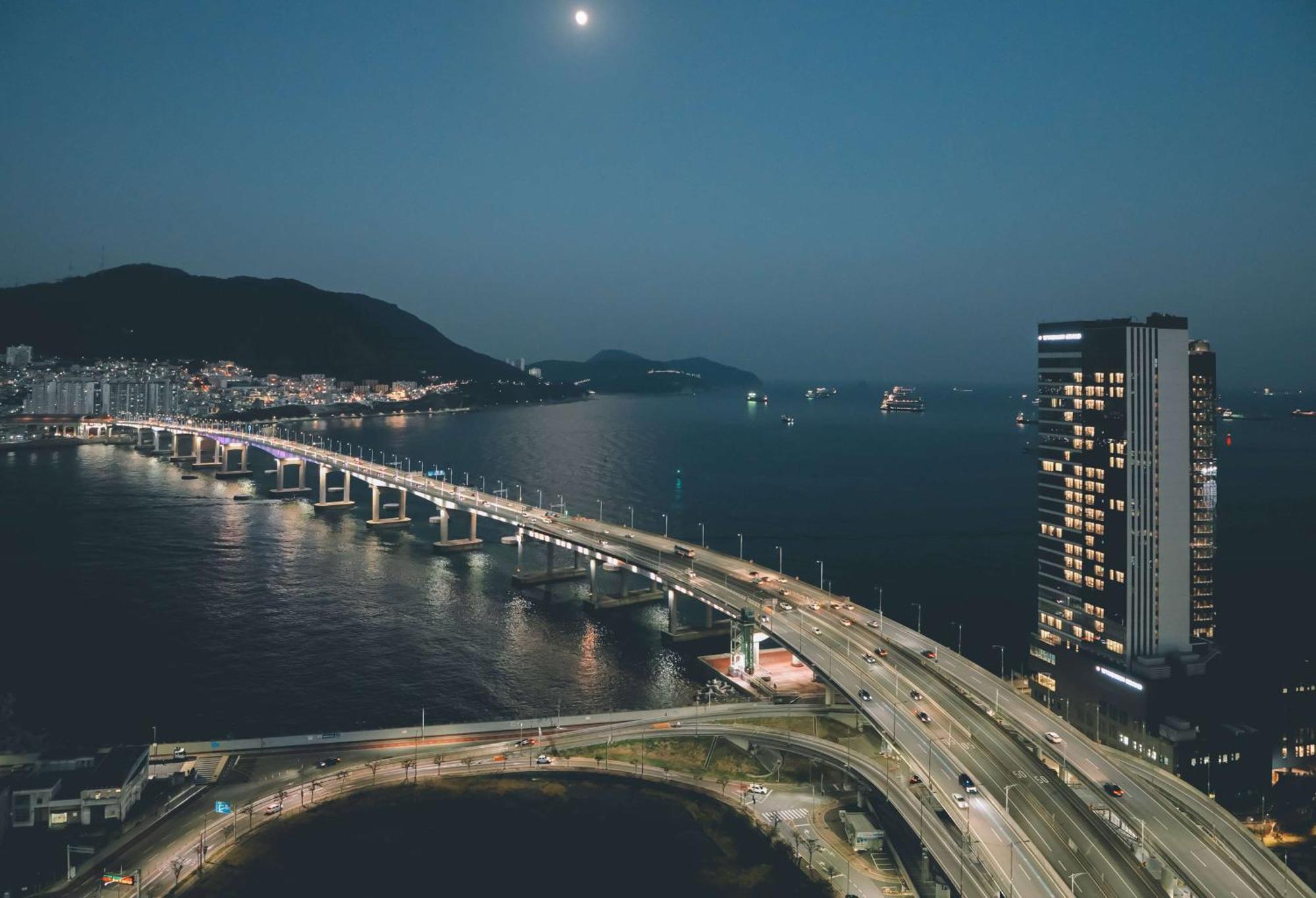 Wyndham Grand Busan Exterior photo
