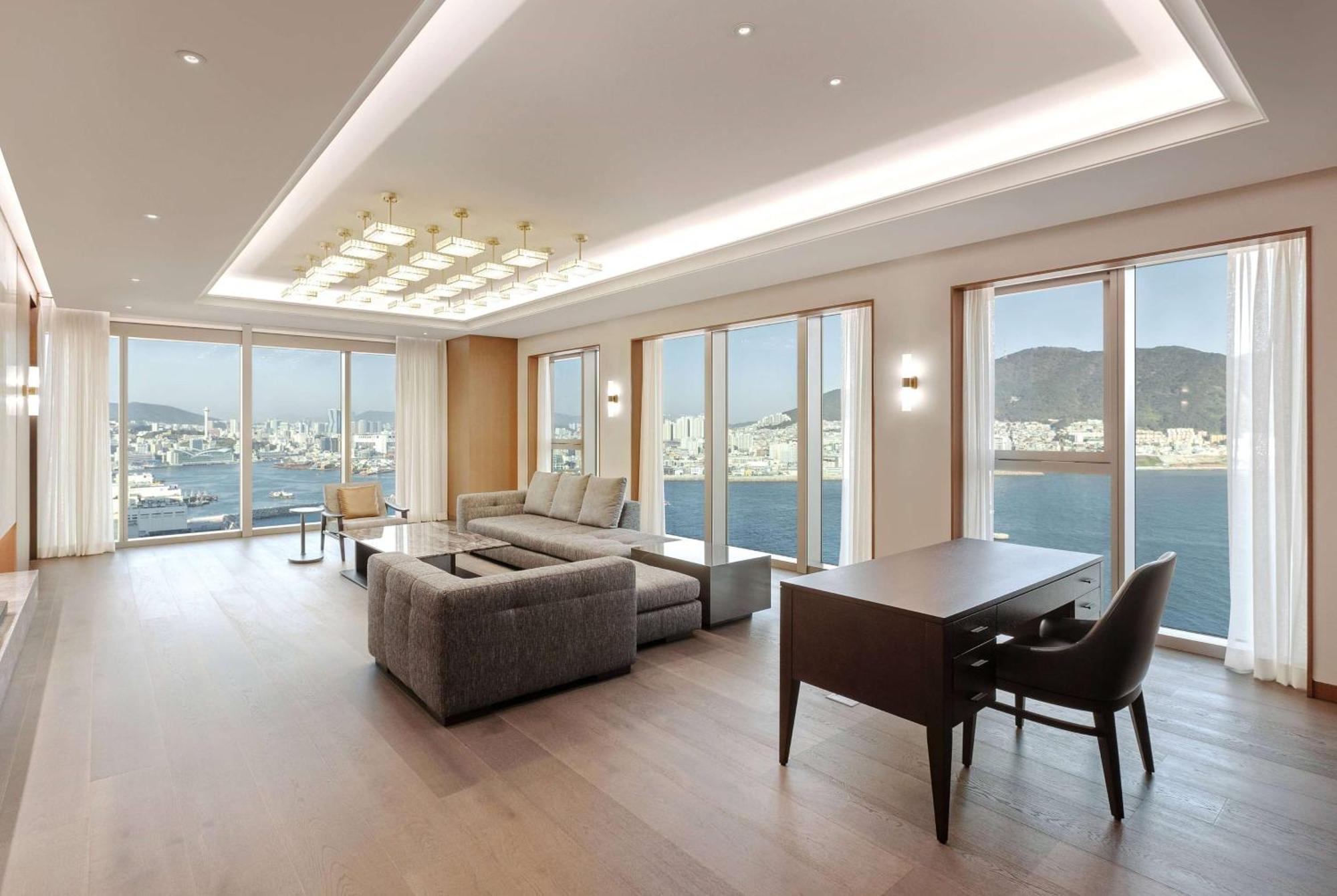 Wyndham Grand Busan Exterior photo